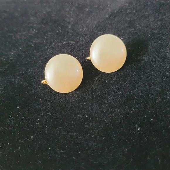 Vintage Faux Pearl Clip On Earrings 3/4" Ivory Round Statement Jewelry Classic - Picture 1 of 2